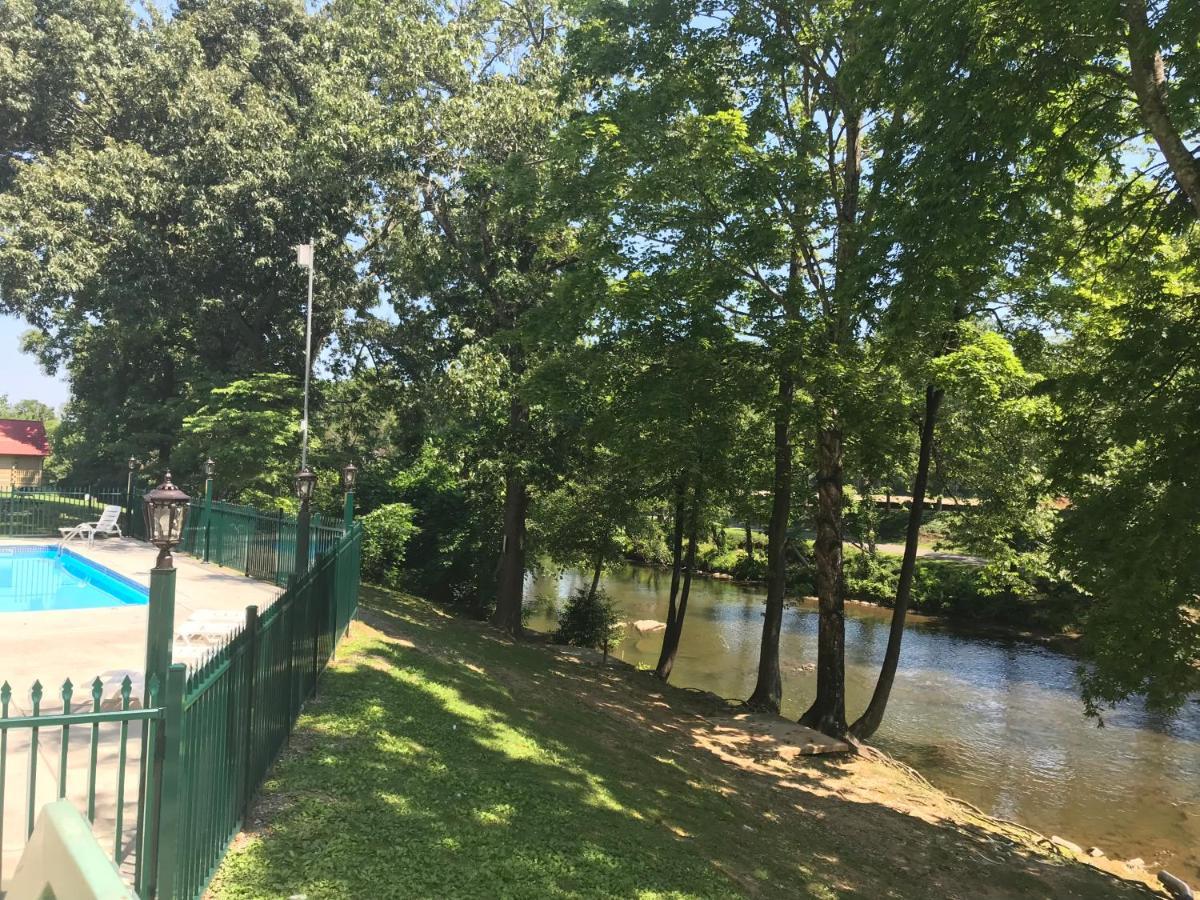 The River Cottage Pigeon Forge Bagian luar foto