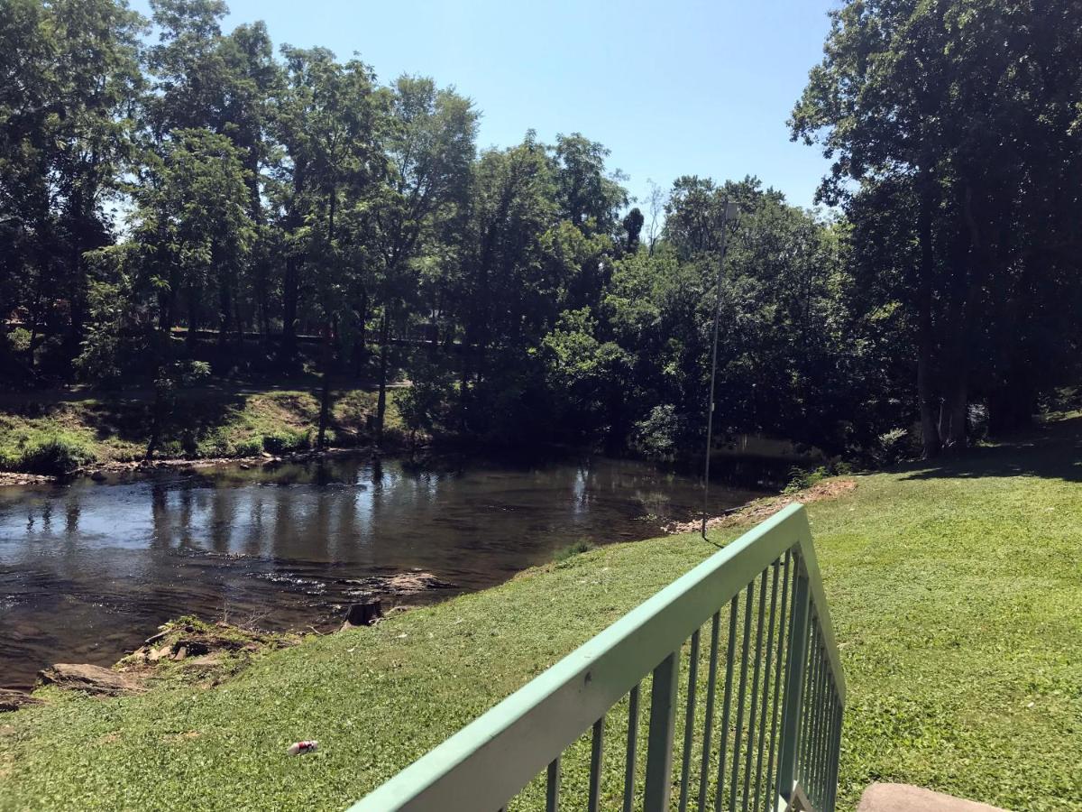 The River Cottage Pigeon Forge Bagian luar foto